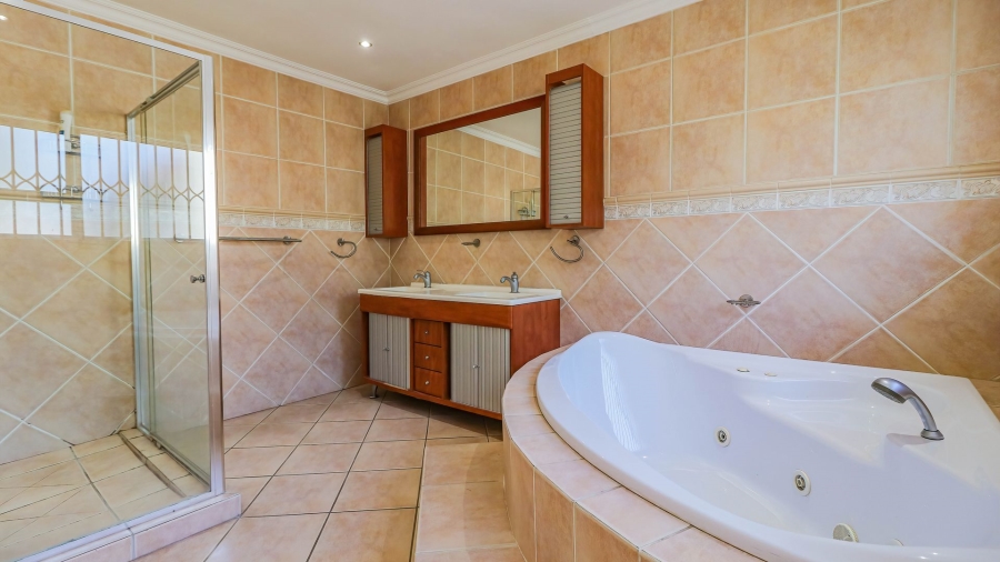 4 Bedroom Property for Sale in Chartwell Gauteng