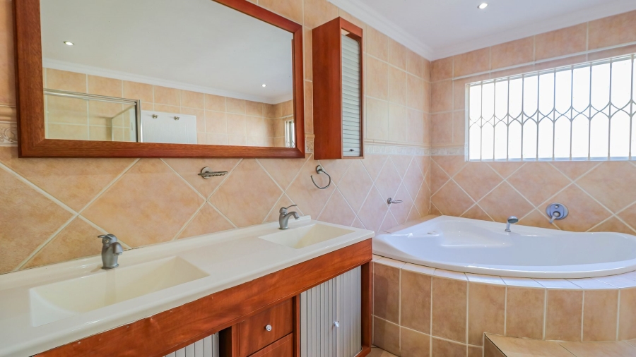 4 Bedroom Property for Sale in Chartwell Gauteng