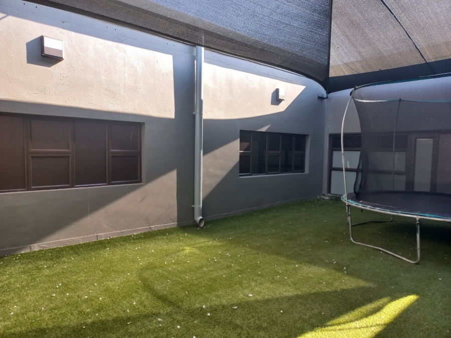 To Let 2 Bedroom Property for Rent in Sinoville Gauteng