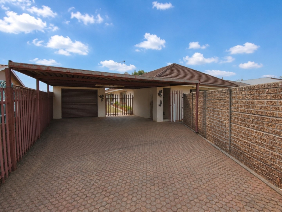 3 Bedroom Property for Sale in Klopperpark Gauteng