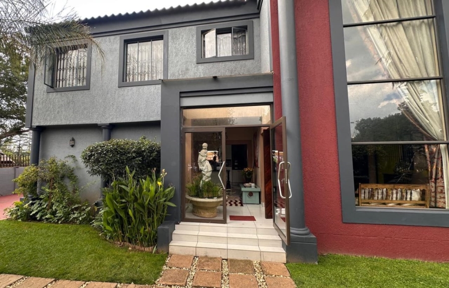 7 Bedroom Property for Sale in Three Rivers Gauteng