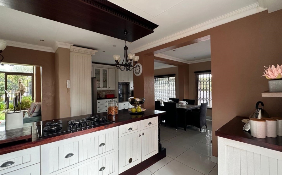 7 Bedroom Property for Sale in Three Rivers Gauteng