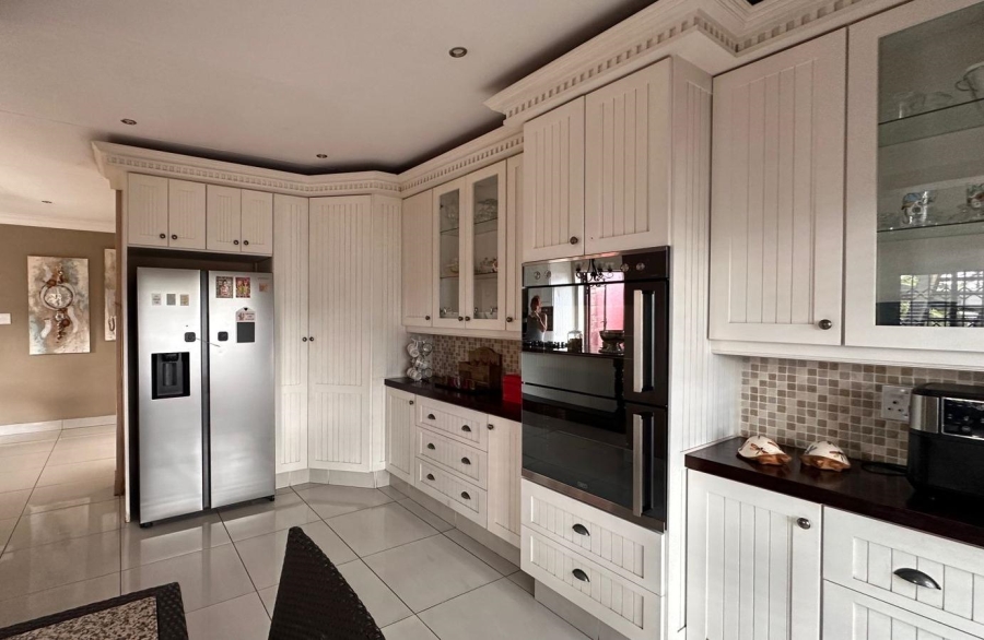 7 Bedroom Property for Sale in Three Rivers Gauteng
