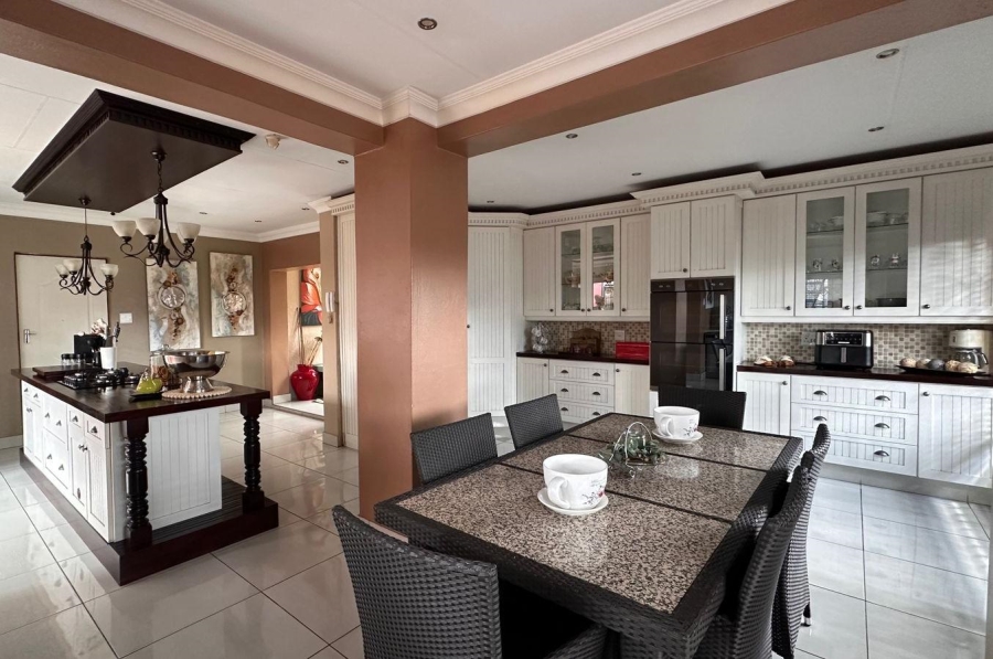 7 Bedroom Property for Sale in Three Rivers Gauteng