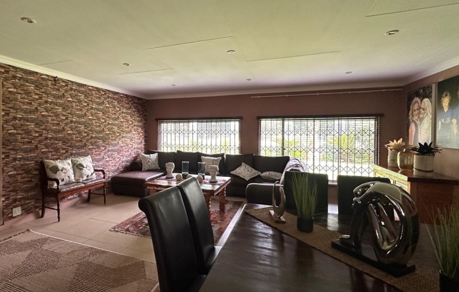 7 Bedroom Property for Sale in Three Rivers Gauteng