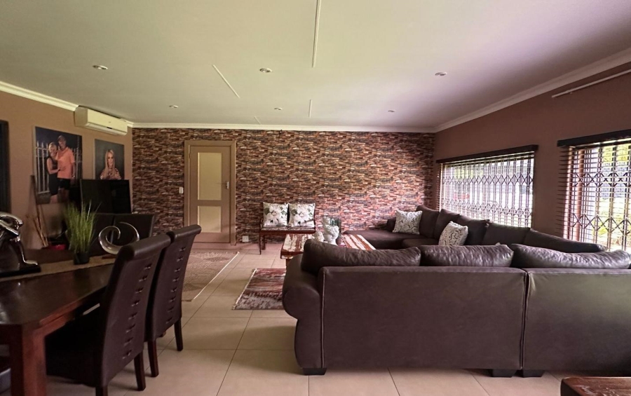 7 Bedroom Property for Sale in Three Rivers Gauteng