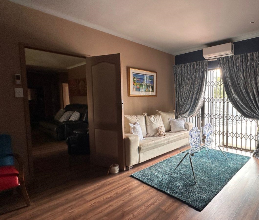 7 Bedroom Property for Sale in Three Rivers Gauteng