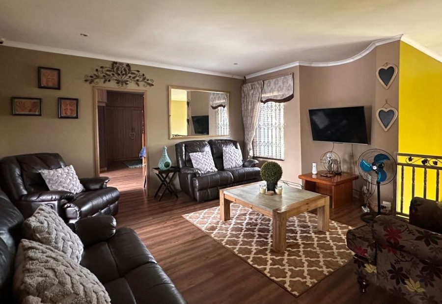 7 Bedroom Property for Sale in Three Rivers Gauteng
