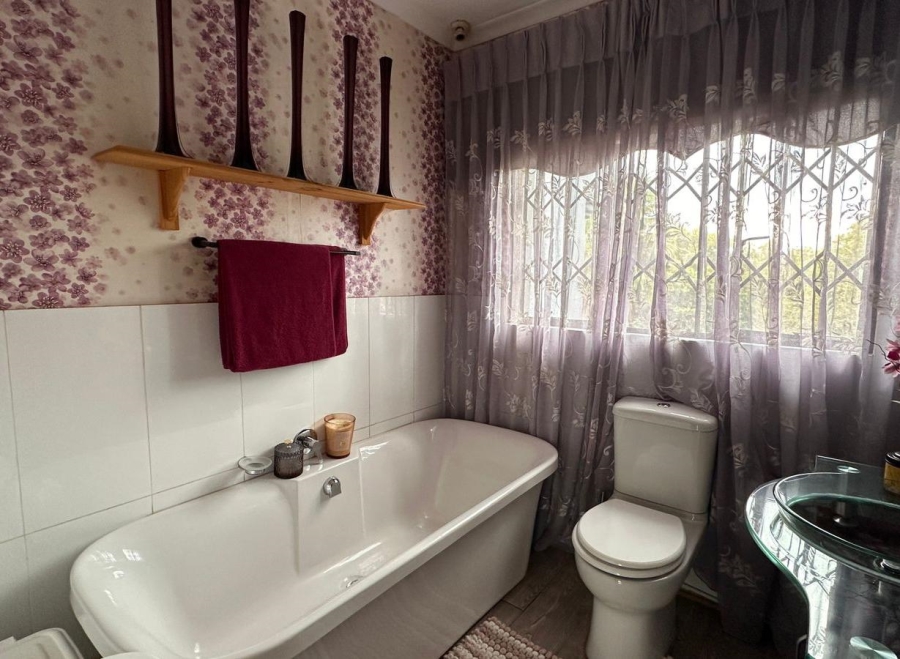 7 Bedroom Property for Sale in Three Rivers Gauteng