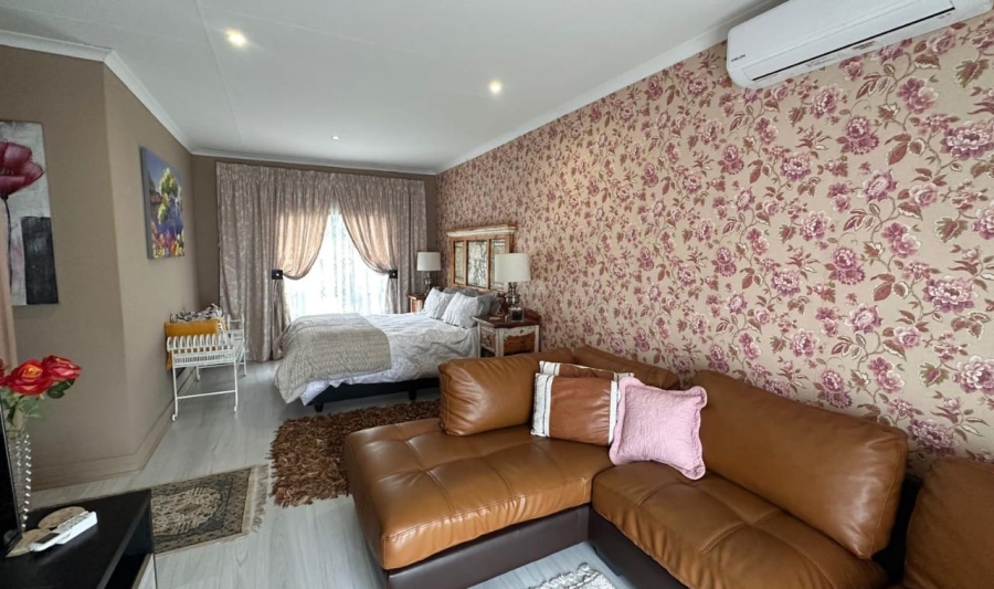 7 Bedroom Property for Sale in Three Rivers Gauteng