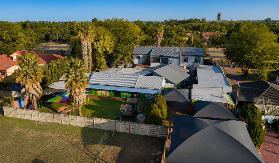 7 Bedroom Property for Sale in Three Rivers Gauteng