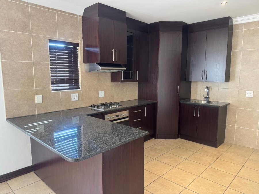 To Let 4 Bedroom Property for Rent in Thatchfield Estate Gauteng