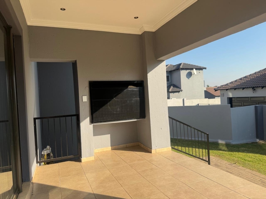 To Let 4 Bedroom Property for Rent in Thatchfield Estate Gauteng