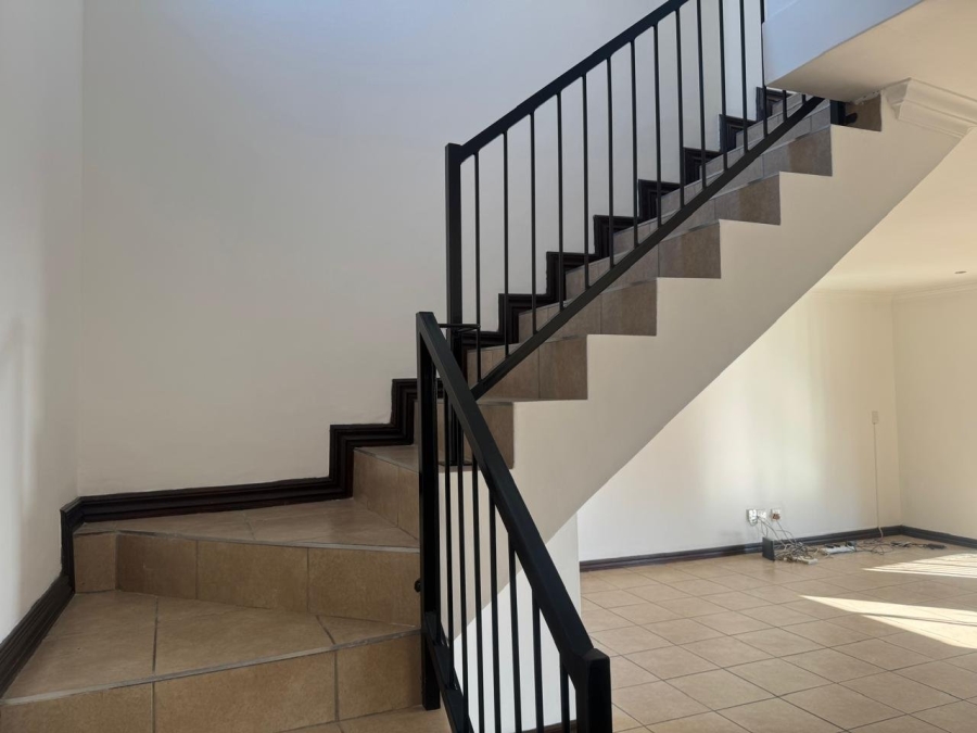 To Let 4 Bedroom Property for Rent in Thatchfield Estate Gauteng