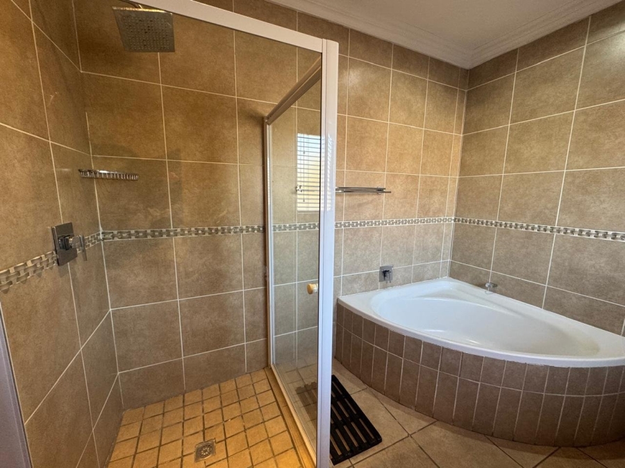 To Let 4 Bedroom Property for Rent in Thatchfield Estate Gauteng