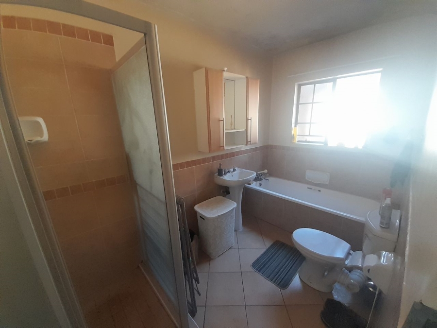 2 Bedroom Property for Sale in Eco Park Gauteng
