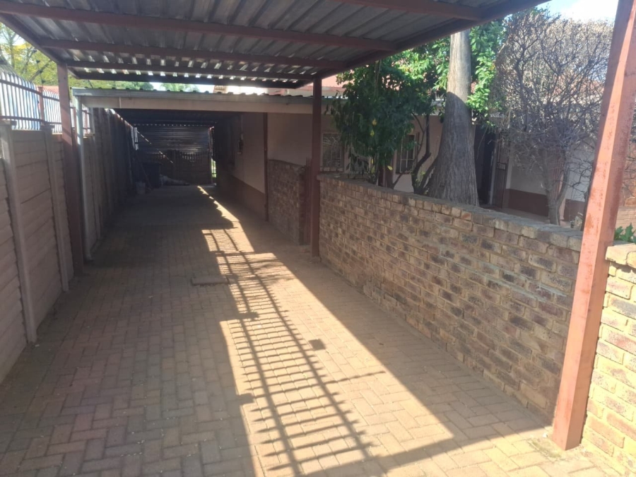  Bedroom Property for Sale in Danville Gauteng