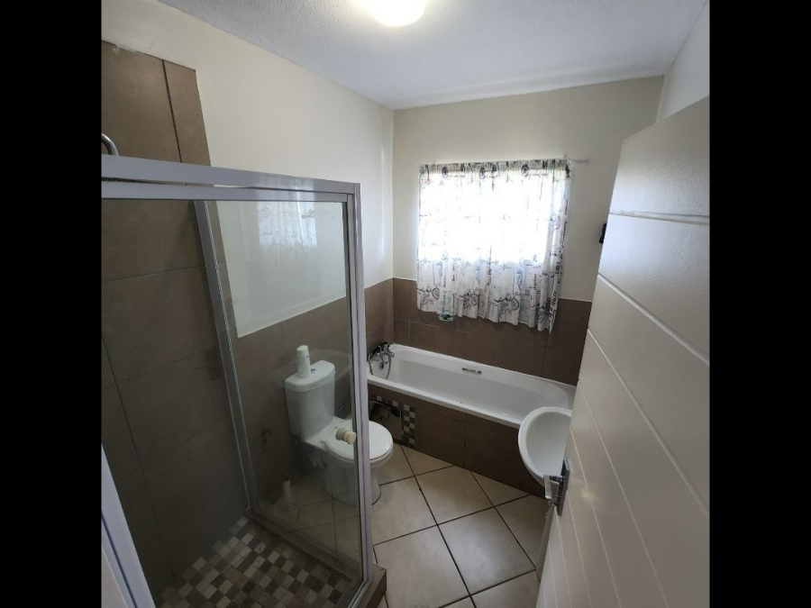 2 Bedroom Property for Sale in Monavoni Gauteng