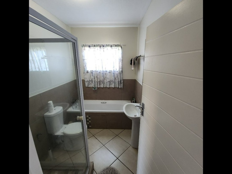 2 Bedroom Property for Sale in Monavoni Gauteng
