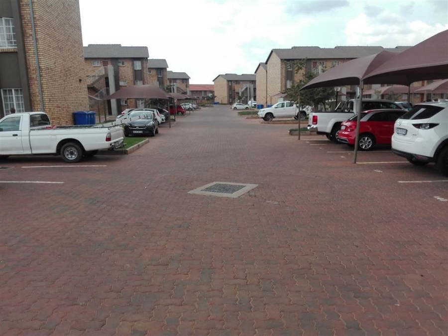 2 Bedroom Property for Sale in Monavoni Gauteng