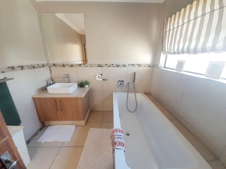 5 Bedroom Property for Sale in Sagewood Gauteng