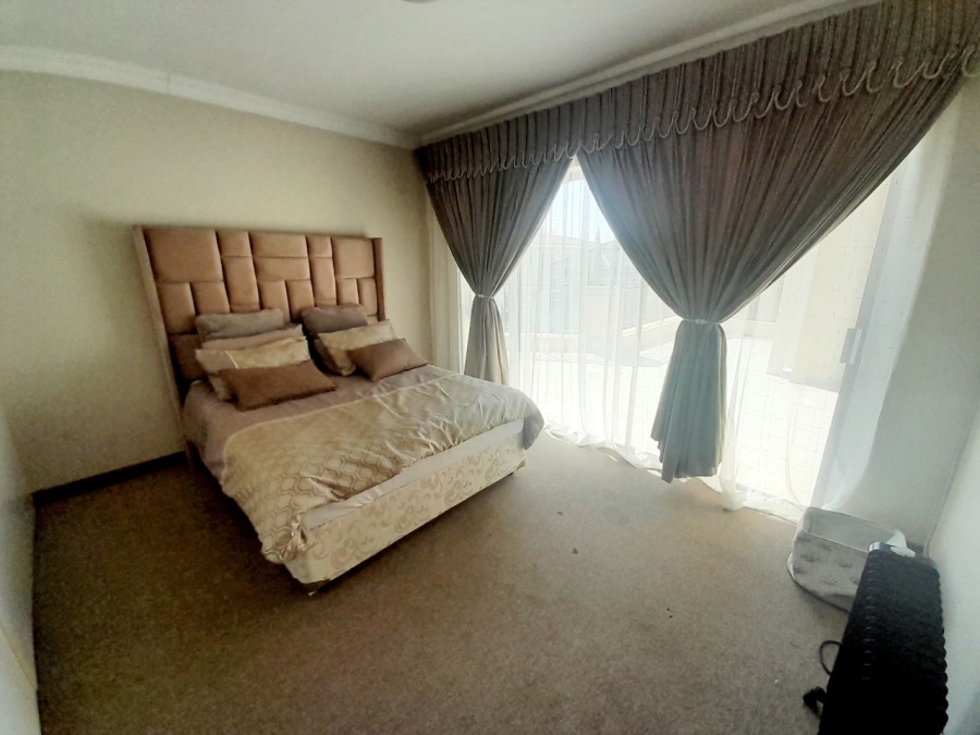 5 Bedroom Property for Sale in Sagewood Gauteng