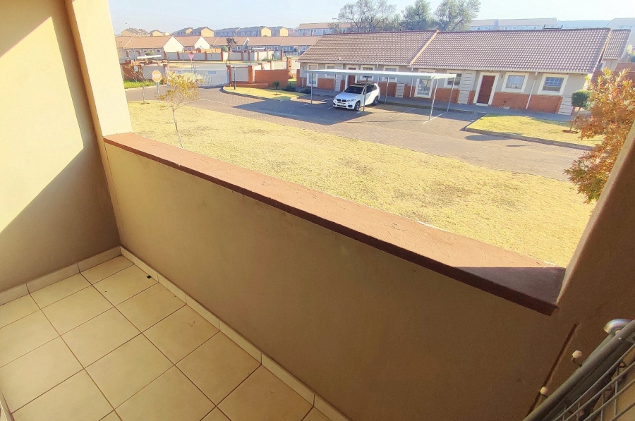 2 Bedroom Property for Sale in Monavoni Gauteng