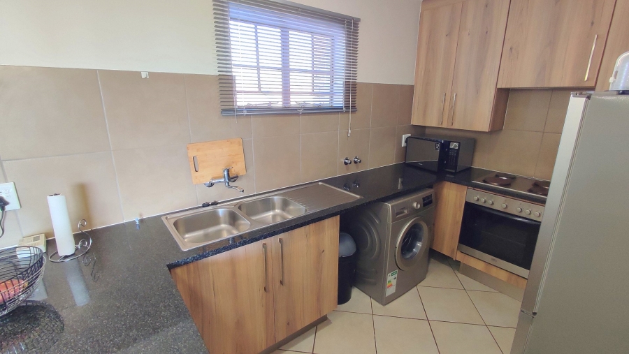 2 Bedroom Property for Sale in Monavoni Gauteng