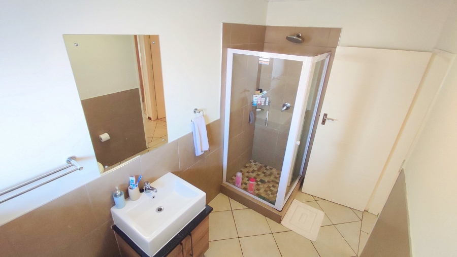 2 Bedroom Property for Sale in Monavoni Gauteng
