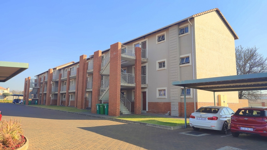 2 Bedroom Property for Sale in Monavoni Gauteng