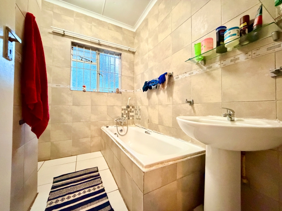 To Let 3 Bedroom Property for Rent in Norkem Park Gauteng