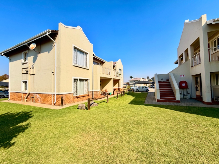 To Let 2 Bedroom Property for Rent in Norton Home Estate AH Gauteng