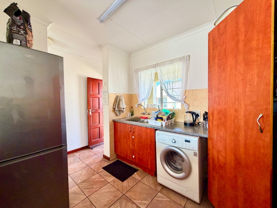 To Let 2 Bedroom Property for Rent in Norton Home Estate AH Gauteng
