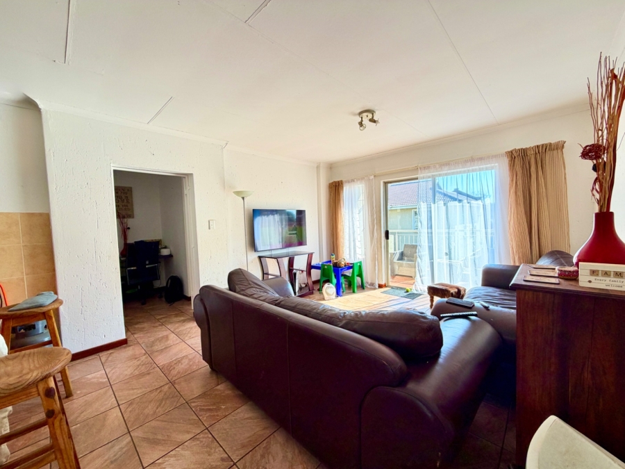 To Let 2 Bedroom Property for Rent in Norton Home Estate AH Gauteng