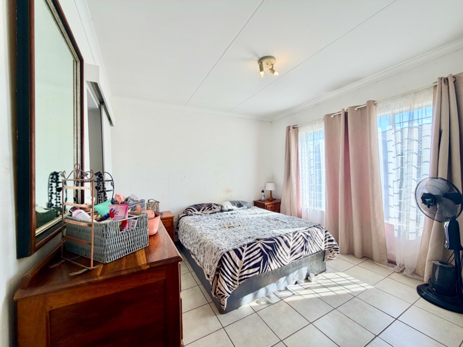 To Let 2 Bedroom Property for Rent in Norton Home Estate AH Gauteng