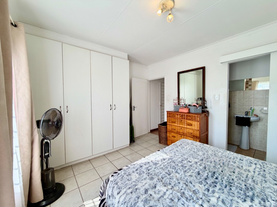 To Let 2 Bedroom Property for Rent in Norton Home Estate AH Gauteng