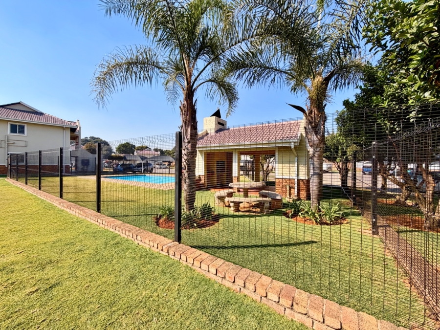To Let 2 Bedroom Property for Rent in Norton Home Estate AH Gauteng
