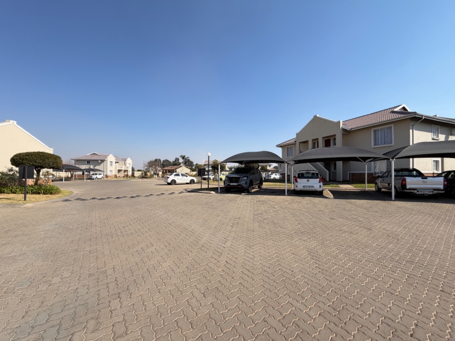 To Let 2 Bedroom Property for Rent in Norton Home Estate AH Gauteng