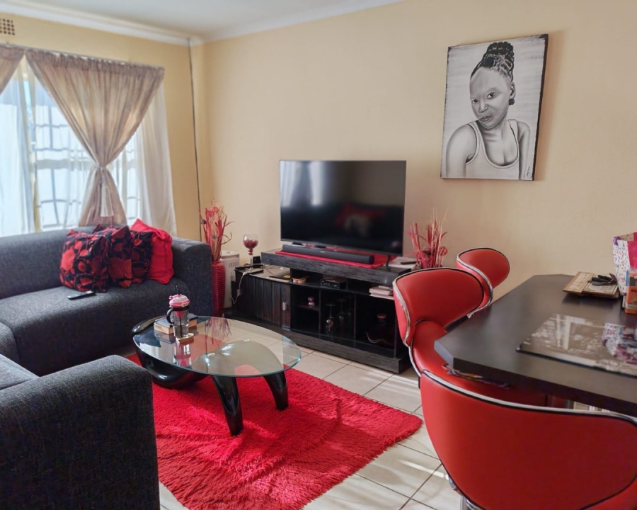 1 Bedroom Property for Sale in Dayanglen Gauteng