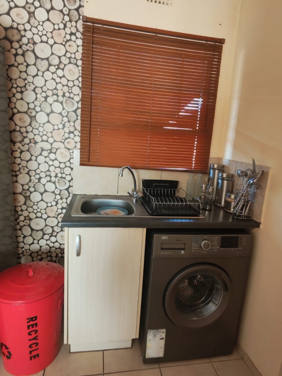 1 Bedroom Property for Sale in Dayanglen Gauteng