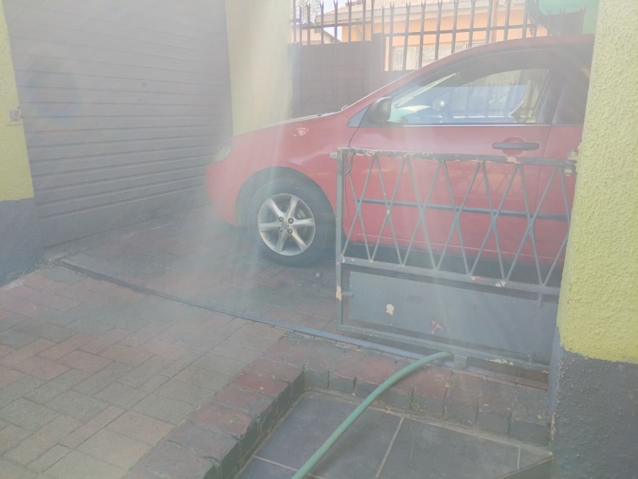  Bedroom Property for Sale in Danville Gauteng