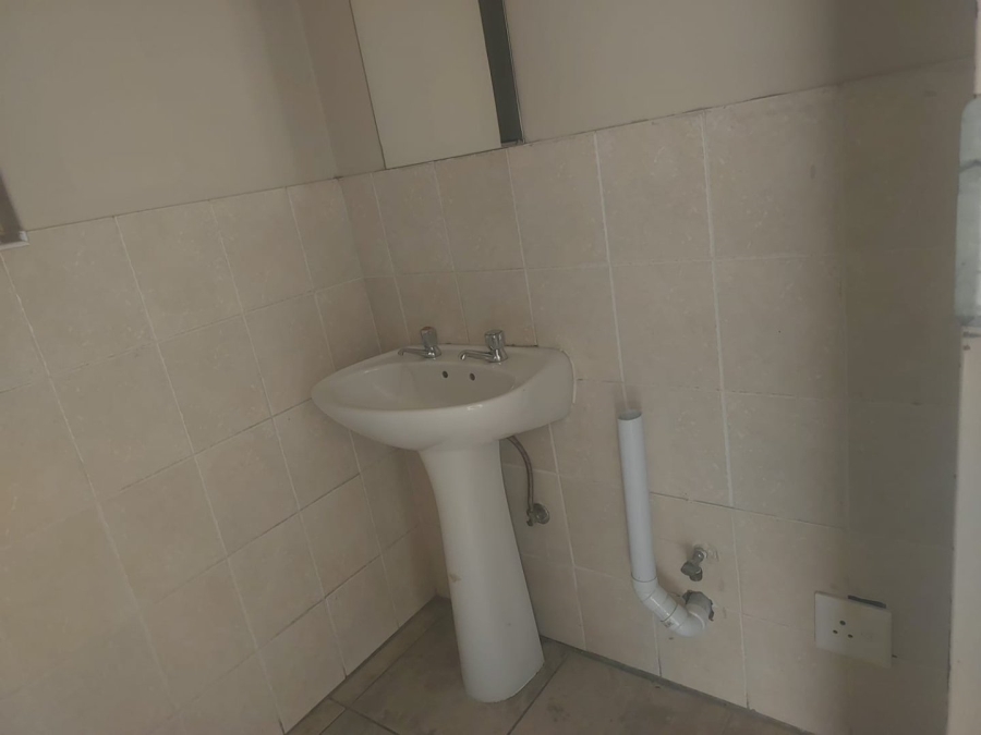To Let 2 Bedroom Property for Rent in Halfway House Gauteng