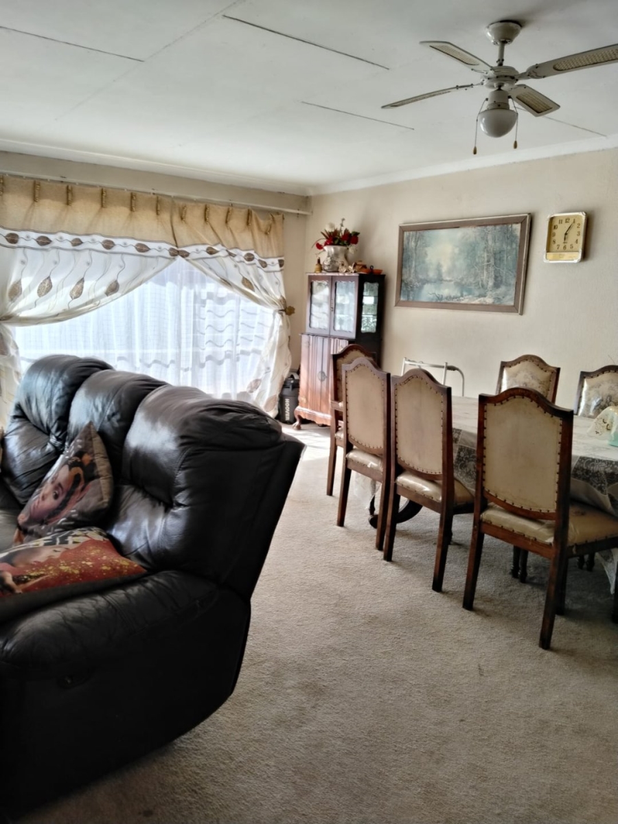  Bedroom Property for Sale in Lindhaven Gauteng