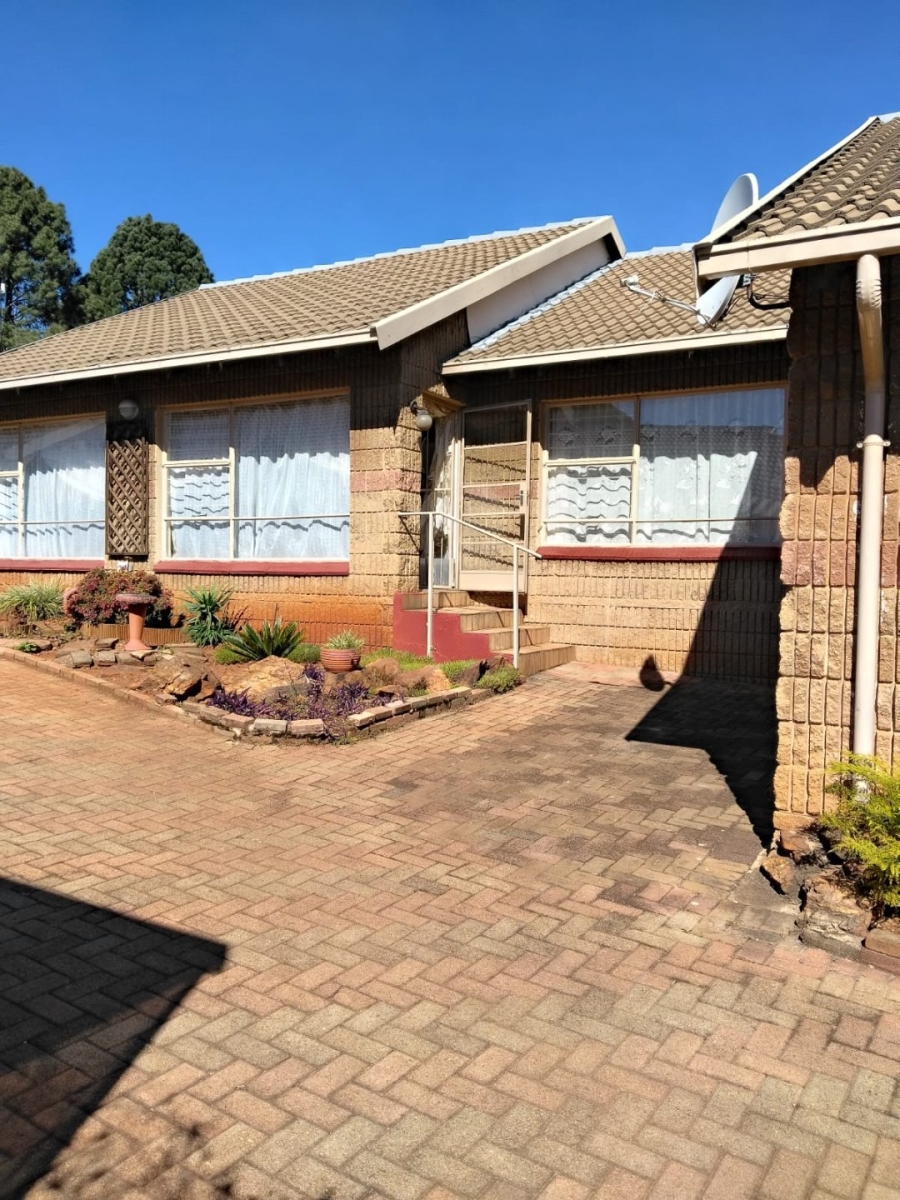  Bedroom Property for Sale in Lindhaven Gauteng