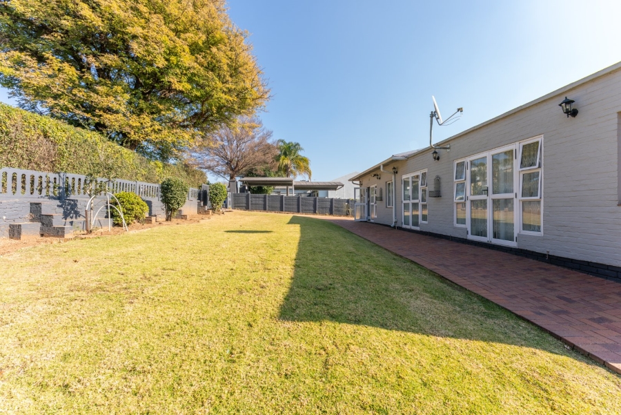 4 Bedroom Property for Sale in Lakeside Village Gauteng