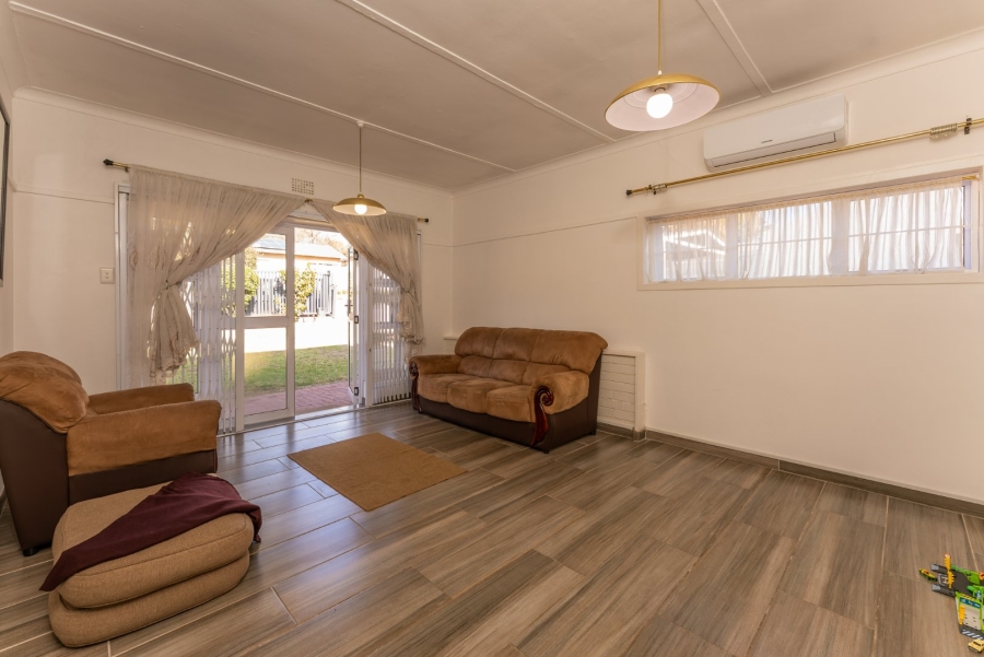 4 Bedroom Property for Sale in Lakeside Village Gauteng