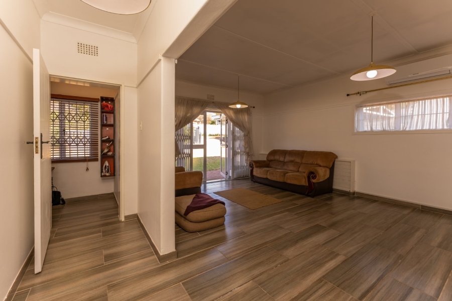 4 Bedroom Property for Sale in Lakeside Village Gauteng