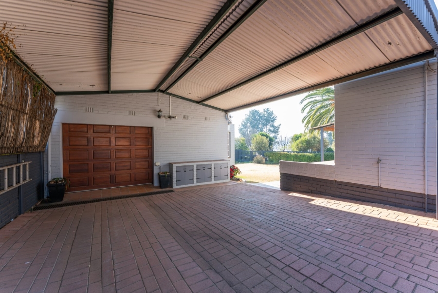 4 Bedroom Property for Sale in Lakeside Village Gauteng
