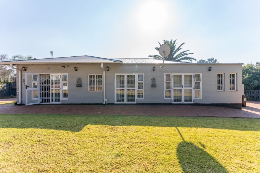 4 Bedroom Property for Sale in Lakeside Village Gauteng