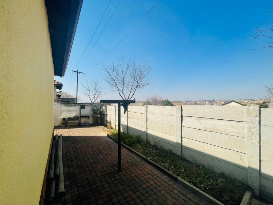 3 Bedroom Property for Sale in Kaalfontein Gauteng